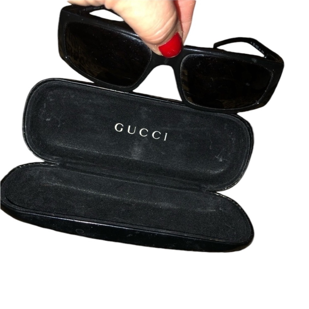 Gucci black sunglasses with side lens for protection great for driving